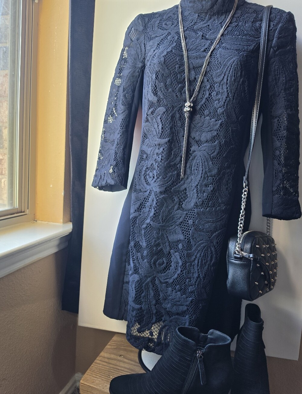 H&M Sheath Floral Lace Long-Sleeve High Neck Dress Size 6